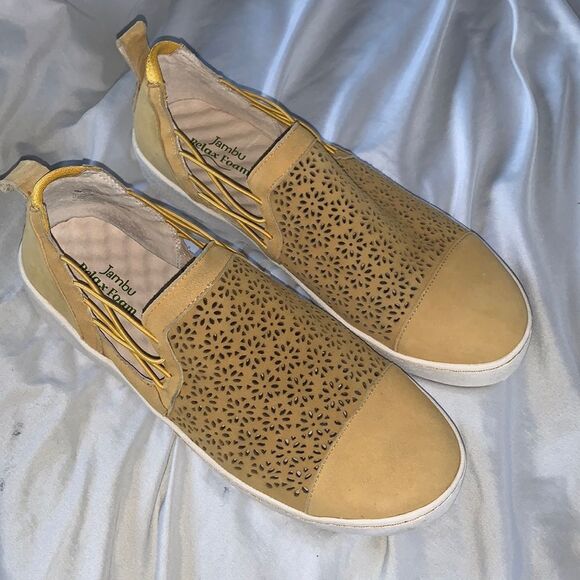 Euc jambu Mustard Slip On’s - Picture 1 of 4
